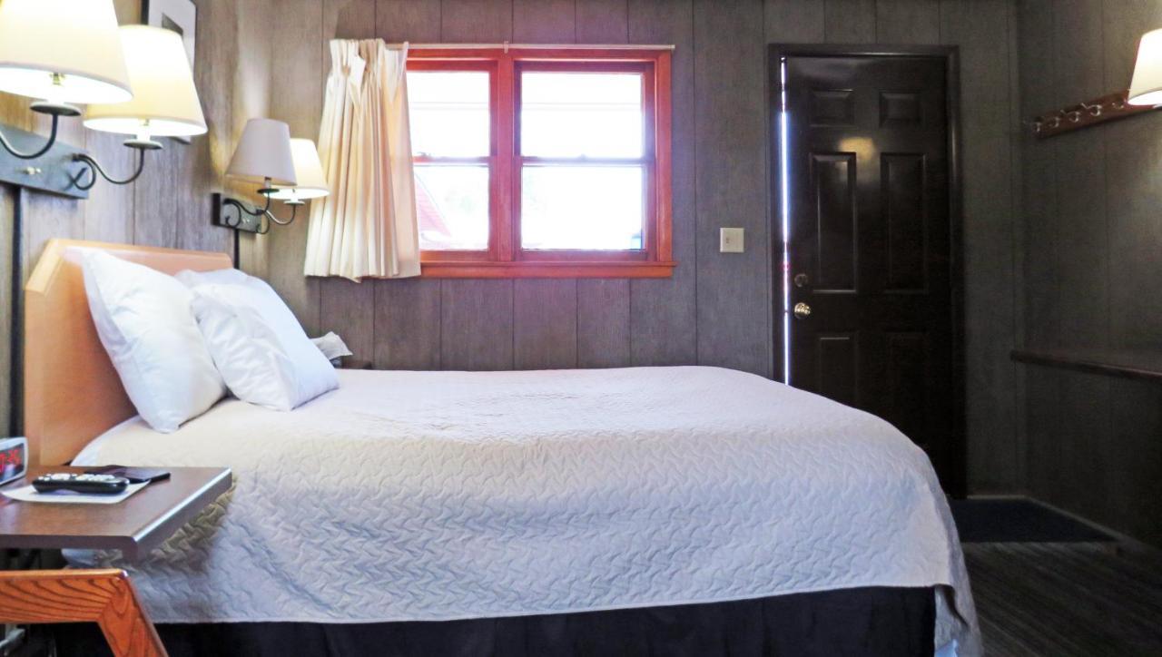 Indianhead Ironwood Hotel Esterno foto